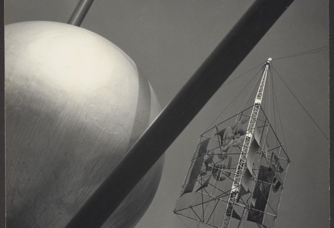 Rotterdam, Manifestación Nacional de Energía (E55), 1955, Steef Zoetmulder. Revelado impreso en gelatina de plata, 49,6 x 39,6 cm Bibliotecas de la Universidad de Leiden.