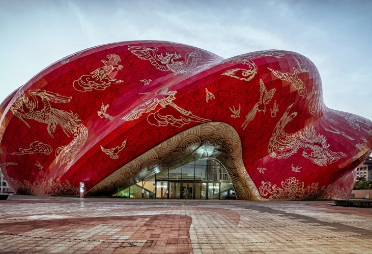 Pliegues de un pañuelo de seda para cubrir el Gran Teatro Sunac Guangzhou  por Steven Chilton Architects | Sobre Arquitectura y más | Desde 1998