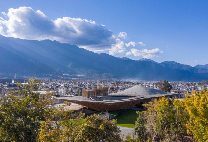 Centro de Artes Escénicas de Yangliping por Studio Zhu Pei. Fotografía por Weiqi Jin.