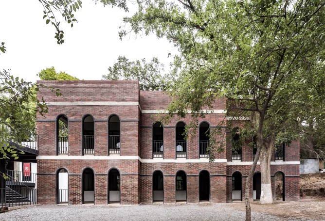 Universidad Carolina – Fase I por Manuel Martínez, Alejandro Madero y Yolanda Ceballos. Fotografía por César Bejar