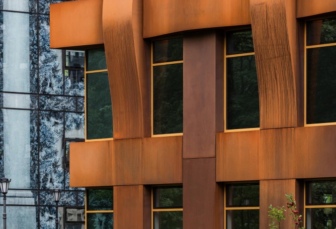 The first building in Russia with Corten steel. Ferrum 1 by