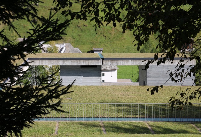 Vistas desde los baños. Las termas de Vals por Peter Zumthor. Fotografía © José Juan Barba.