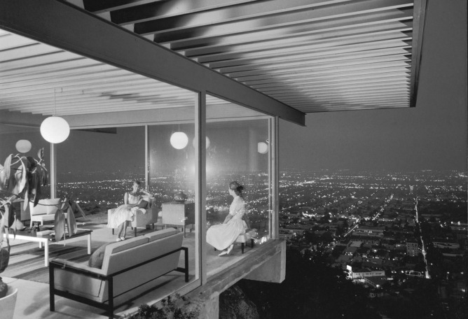 Julius Shulman (estadounidense, 1910-2009), Case Study House No. 22 (Los Angeles, Calif.), 1960. Impresión con gelatina plateada, 25,2412 x 20,1612 cm. Archivo fotográfico Julius Shulman, Getty Research Institute, Los Ángeles, 2004.R.10. © 2018 J. Paul Getty Trust. Getty Research Institute, Los Angeles.
