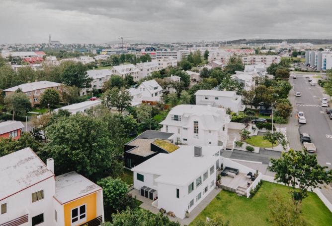 Ægisíða 44 por Trípólí Architects. Fotografía por Studio CAPN.