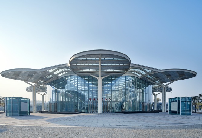Zaozhuang Citizen Service Center by UDG. Photograph by MLEE Studio.