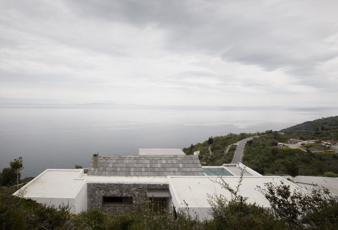 Outside view. Villa Melana by Valia Foufa and Panagiotis Papassotiriou. Photography © Pygmalion Karatzas.