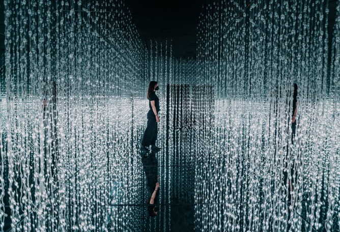 Three-dimensional time wrap by Vitamin Studio. Photograph by Oscar Rivero