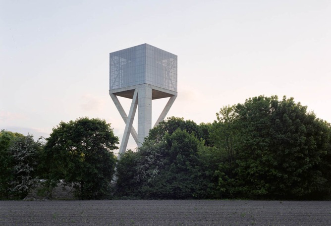 Torre de Agua de Ghlin / Chateau d'eau por V+. Fotografía @ Maxime Delvaux/354 photographers, Cortesía de V+.