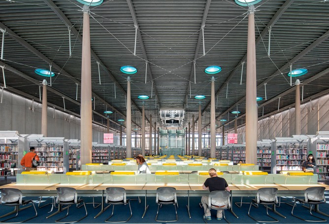 Biblioteca Central Burton Barr Phoenix, por Will Bruder Architects y DWL Architects. Fotografía de Bill Tillerman.