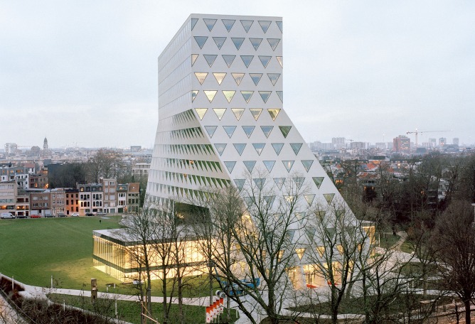 Headquarters of the Province of Antwerp by Xaveer De Geyter Architects. Photograph by Maxime Delvaux.