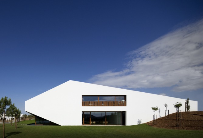 Hotel reception and spa, L’And Vineyards Hotel by PROMONTORIO. Photography © Fernando Guerra | FG+SG.
