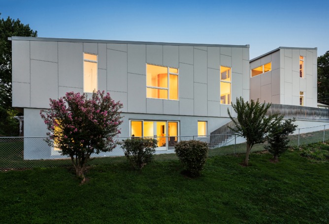 10 Degree House por Höweler + Yoon Architecture. Fotografía por Jeff Wolfram10 Degree House por Höweler + Yoon Architecture. Fotografía © Jeff Wolfram. 