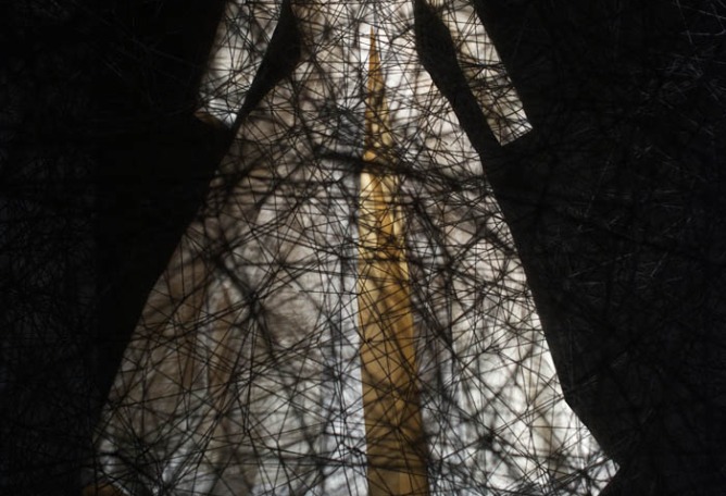 "Synchronizing Strings and Rhizomes " by Chiharu Shiota. Photography © Sunhi Mang