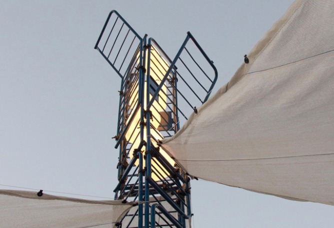 Detalle del faro. Valla Faro por Colectivo Desenfreno. Fotografía cortesía de los autores.