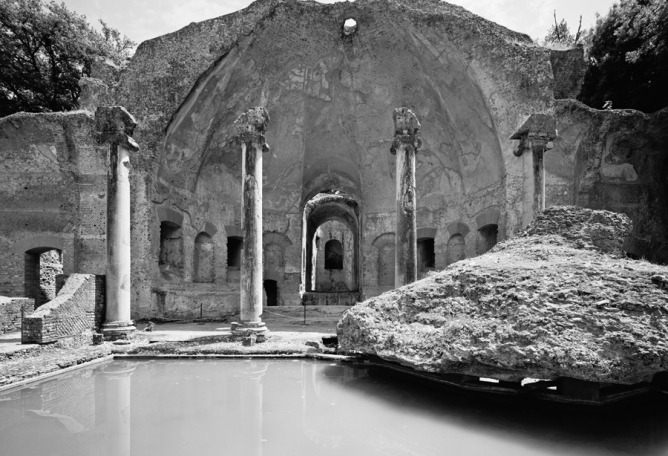 Gabriele Basilico. Restos del templo del dios Cánope en la Villa Adriana de Tívoli, 2010. Fondazione Giorgio Cini, Venecia.
