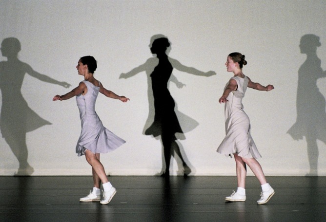 Anne Teresa de Keersmaeker Fase: Four movements to the Music of Steve Reich 1982. © Anne Teresa De Keersmaeker. Photography: Herman Sorgeloos.