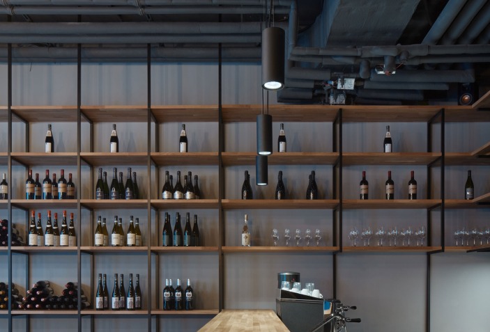 Bar de vinos kolby por CMC Architects | METALOCUS