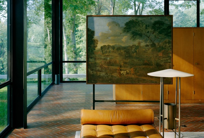 Desmaterialization of the wall: The Glass House | METALOCUS