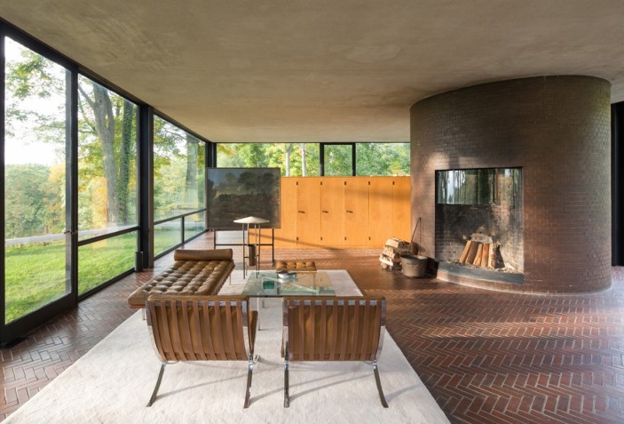 Desmaterialization of the wall: The Glass House | METALOCUS