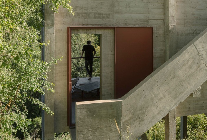 Arquitectura, terreno, paisaje. Casa Taller por Agustín Berzero y ...