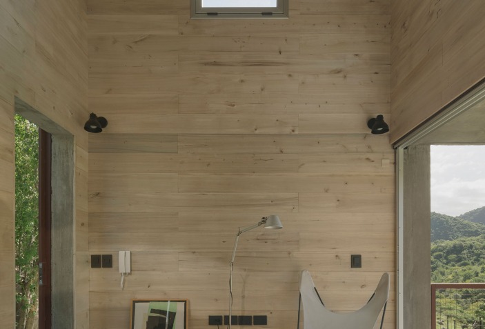 Arquitectura, terreno, paisaje. Casa Taller por Agustín Berzero y ...